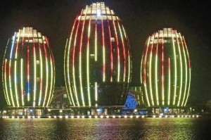 坚持是一道美丽的风景线（他坚信自己的梦想，走出了一条不寻常的路）