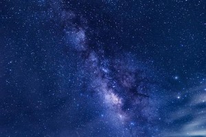 灯塔上的守护者（一个孤独的人在灯塔上发现了自己的使命）