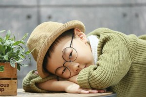 淘气小子的故事（从调皮捣蛋到乖巧懂事，一个小孩子成长的经历）