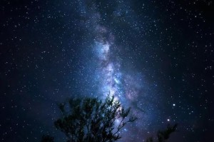 星空下的遐思（漫步于宇宙间，探索奥秘与未来）
