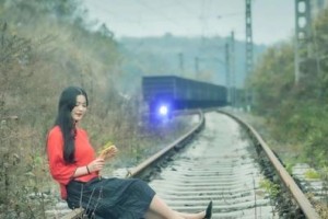时间不会停留，回忆常常萦绕；（时间不会停留，回忆常常萦绕；）