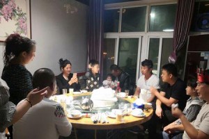 一个难忘的生日聚会（亲情、友情、爱情）