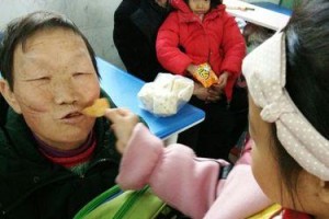 温暖的陪伴（小李与老妇人的小故事）