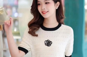 他获得了成功，但并不是一帆风顺；他历经苦难，但总能在失败中找到新的机遇