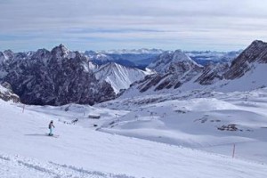冬天山上的滑雪之旅（探险、兴奋、美丽）