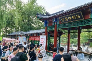 爱心义卖，传递温暖（帮助需要，让世界更美好）