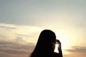 “你是梅丽莎吗？”女人问道。