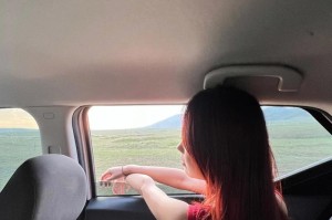 勇往直前——一个小女孩的勇气与自信