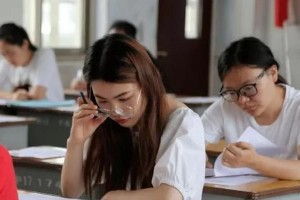 老师的笑声（让我们感受幸福）