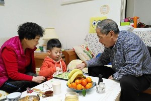 亲人团聚，共度新春佳节（亲人团聚，共度新春佳节）