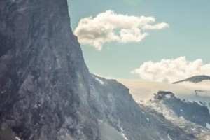 翻过那座山（一个女孩克服所有困难的故事）