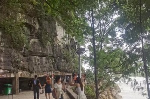 回到以往日的喧嚣（那些瑰丽又动人的故事）